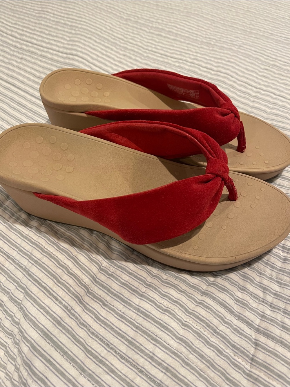 Vionic Red Knotted Wedge Flip-Flops